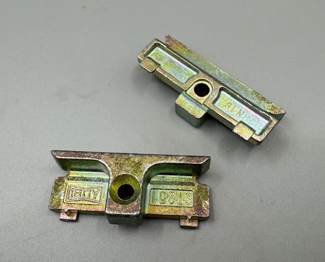 Aubi Schließblech ST251